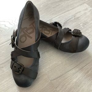 Gray w/brown straps OTBT flats